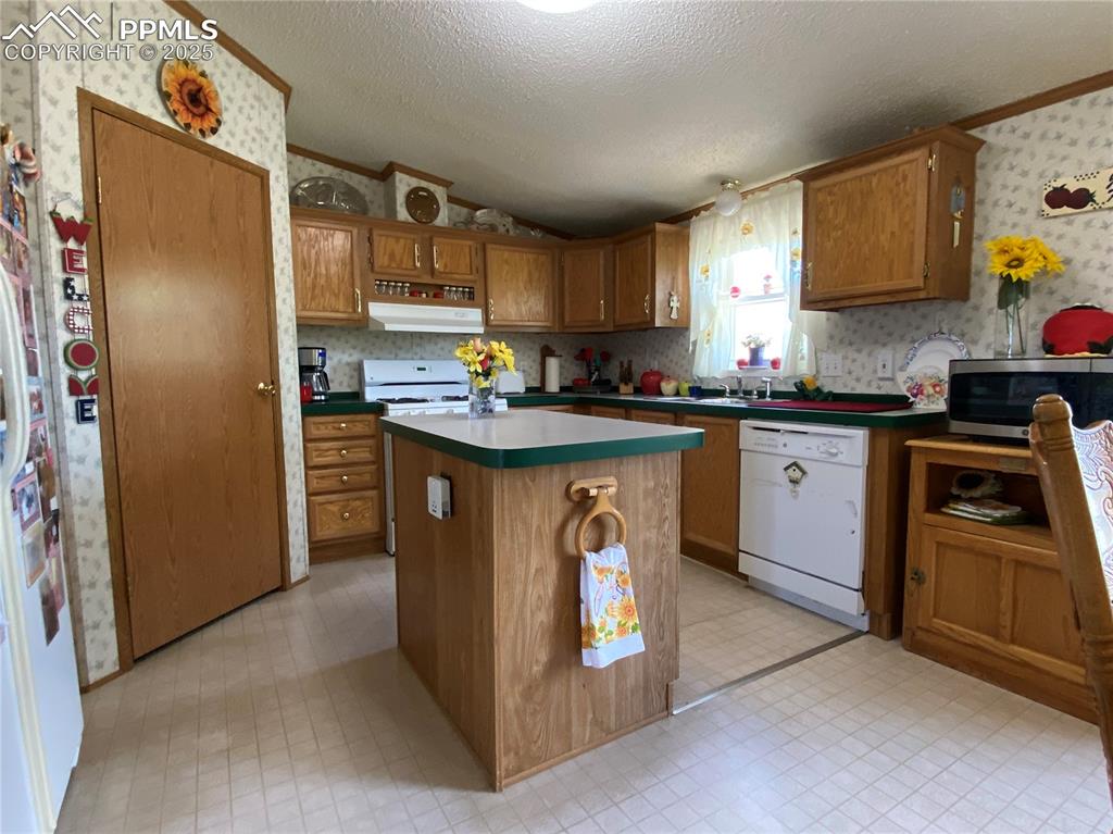 And everyday country living on Colorado acreage.