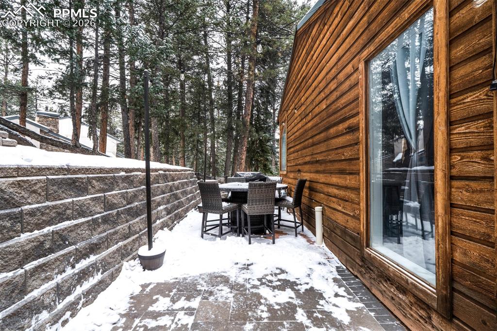  Patio with outdoor dining area
