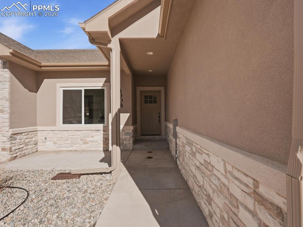 1308 Stone Ridge Drive photo 3