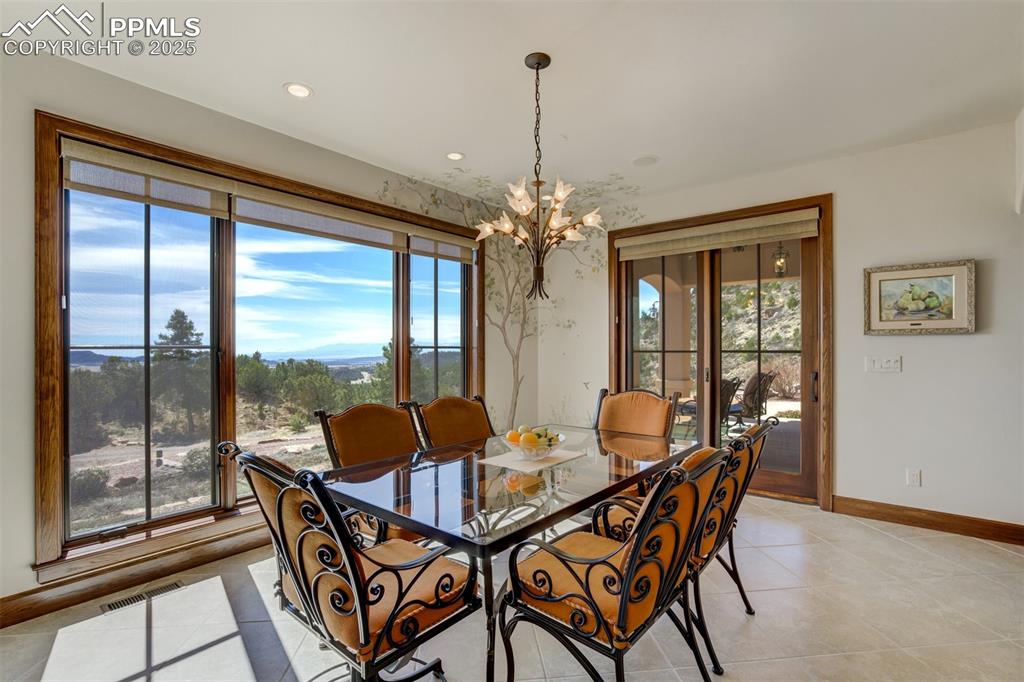 Dining area off kitchen