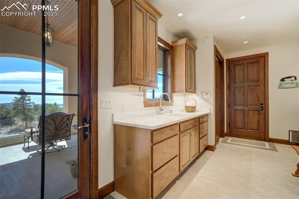 Laundry & mud room, door to veranda