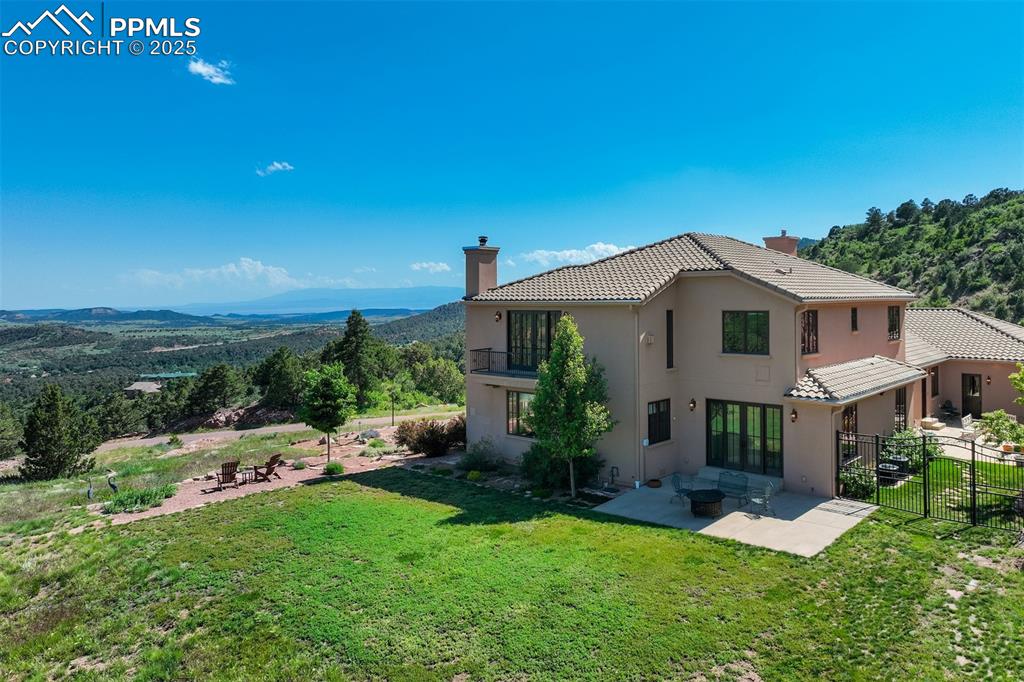 Side patio off of living room & more VIEWS!