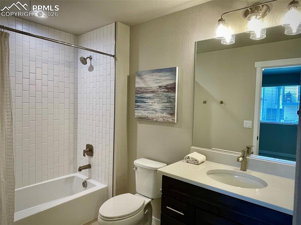 3527 Summer Dream Avenue