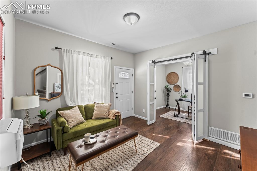 322 Nichols Court photo 3