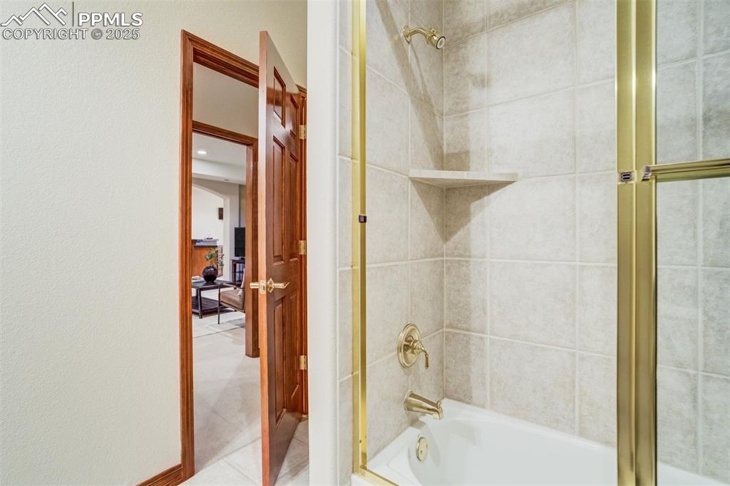 Tub/ shower in the basement bathroom.