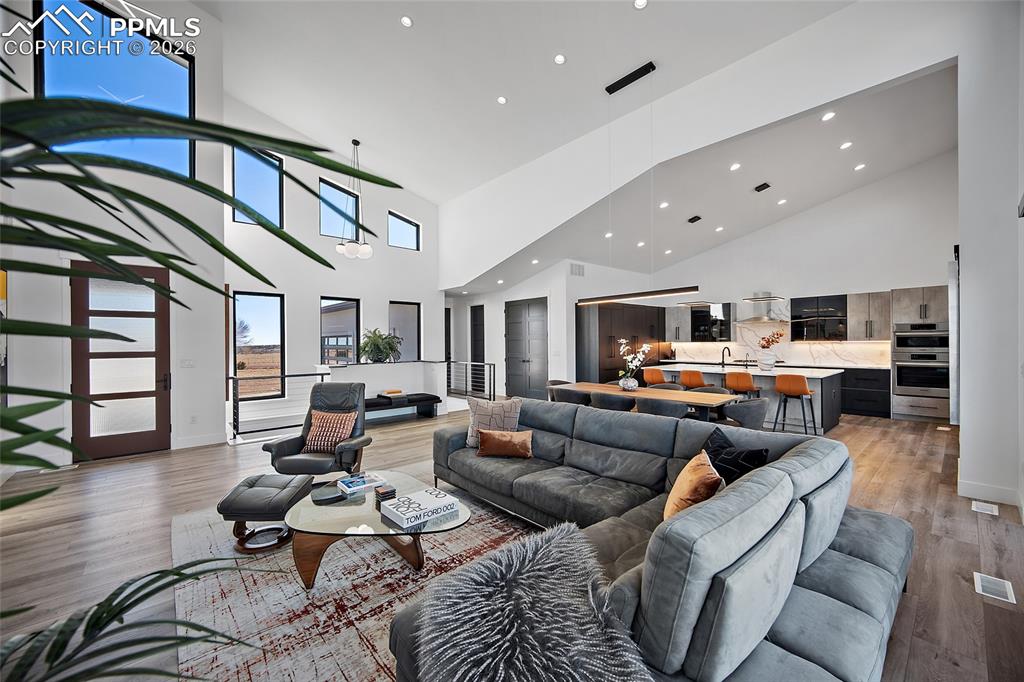 5425 Schaefer Lane photo 3