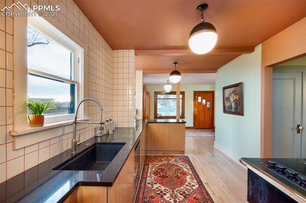 1220 Holly Street photo 3