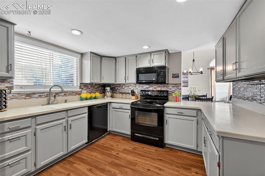 8535 Sassafras Drive photo 3