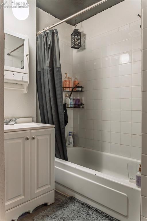 Bathroom with vanity and shower / bathtub combination with curtain