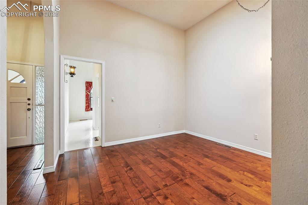 Spacious area great for a large table and entertaining.