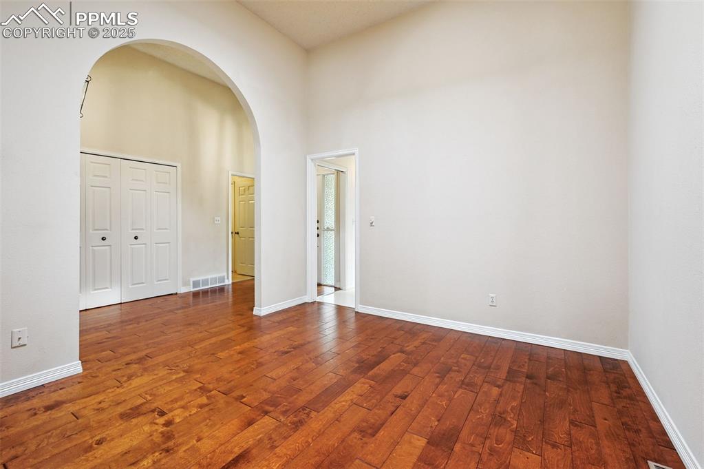 Another large archway for more drama.