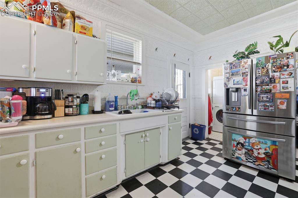 2930 W Pikes Peak Avenue