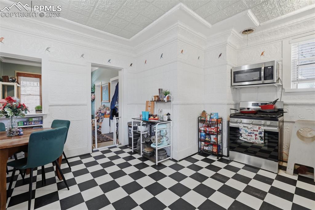 2930 W Pikes Peak Avenue