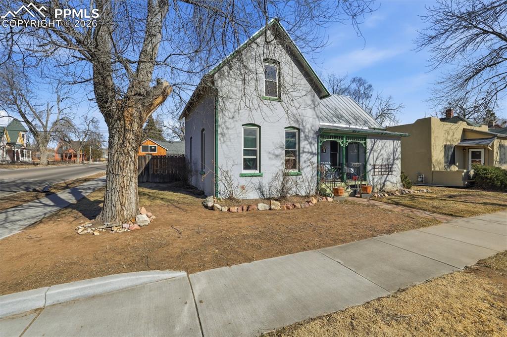 2930 W Pikes Peak Avenue photo 2