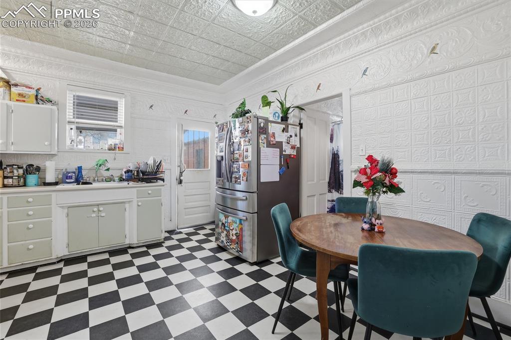 2930 W Pikes Peak Avenue