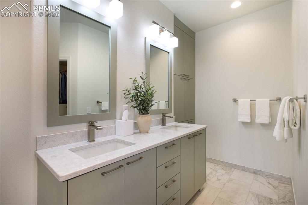 Dual sinks with extra storage