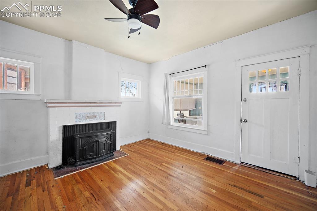 909 E 11th Street photo 3