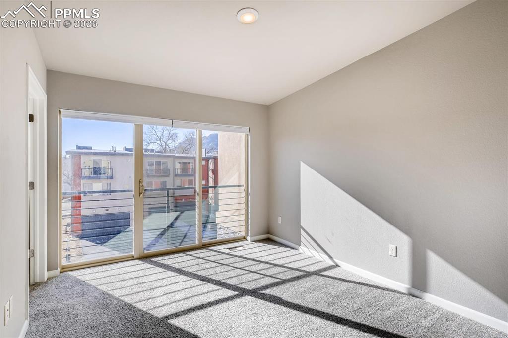 Upstairs bedroom with en-suite bath