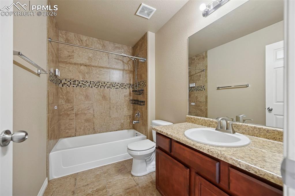 Full bathroom, upper 