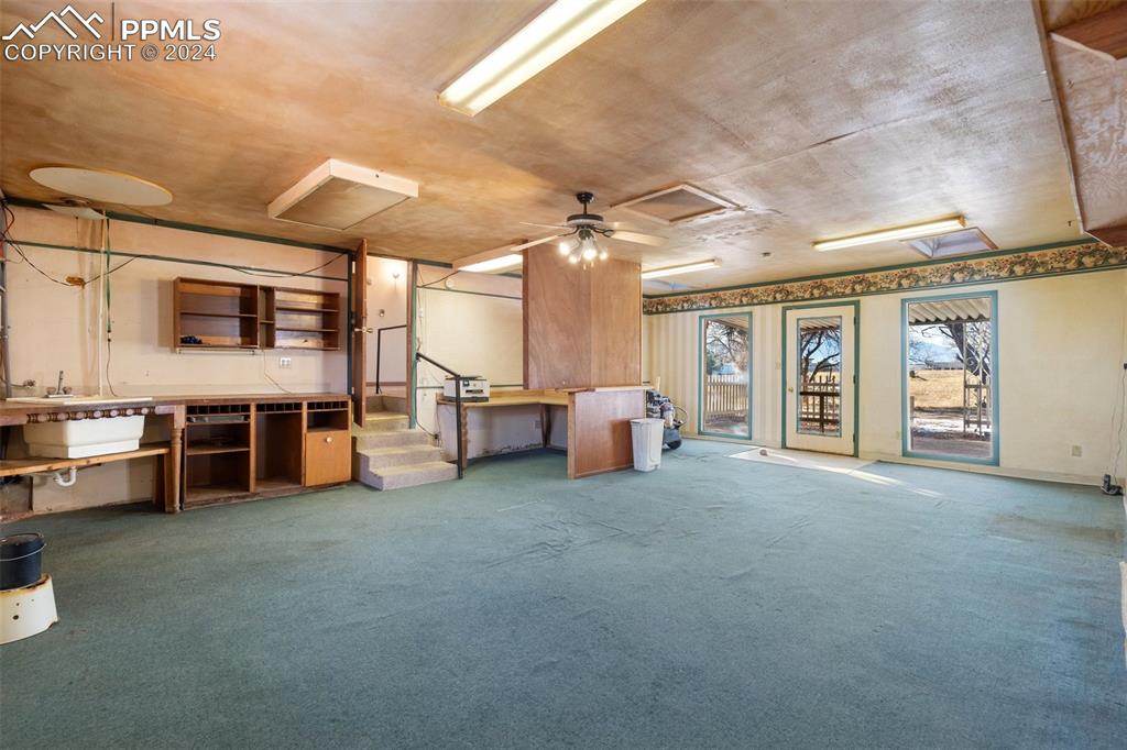 Large office area or bonus area - was formerly used as a flower shop