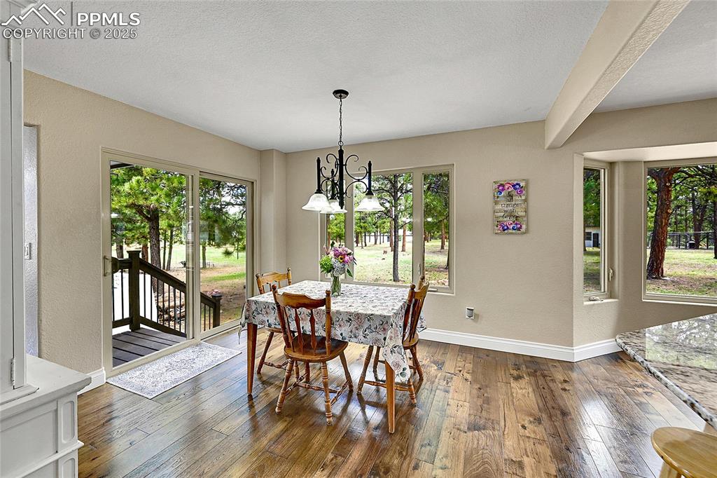 Eat in country kitchen 