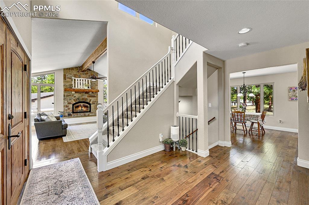 Entrance foyer featuring plenty of natural light, vaulted ceilings w hardwood floors the main level 