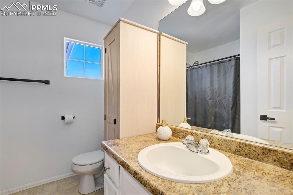 Full secondary bathroom upstairs. 