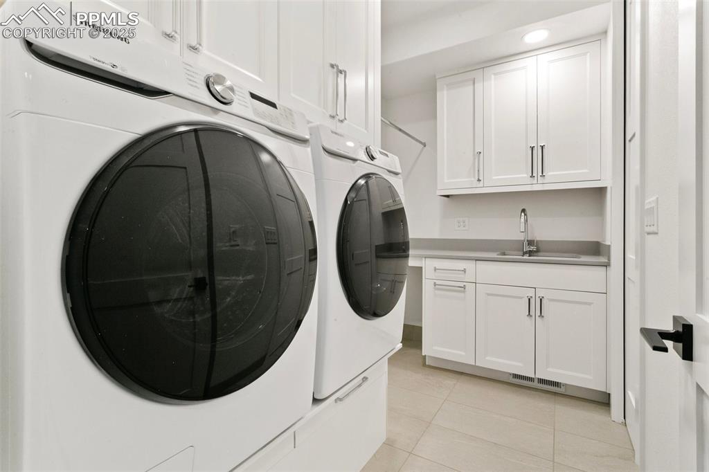 Main Level Laundry walk-thru to the master closet