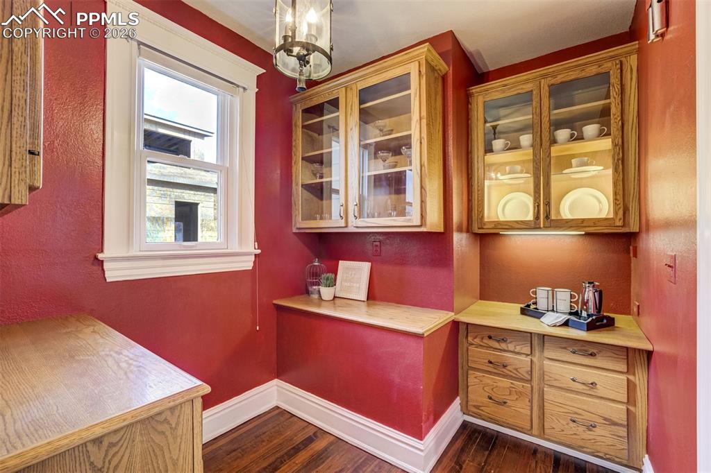 Desirable butler's pantry makes entertaining so easy!