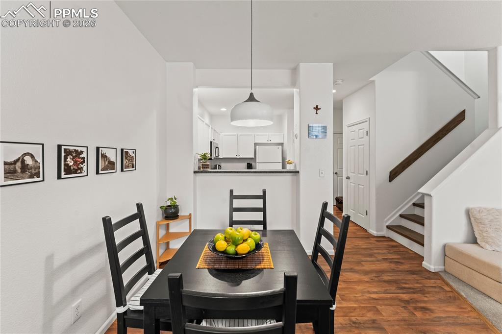 Dining Area looking into the kitchen