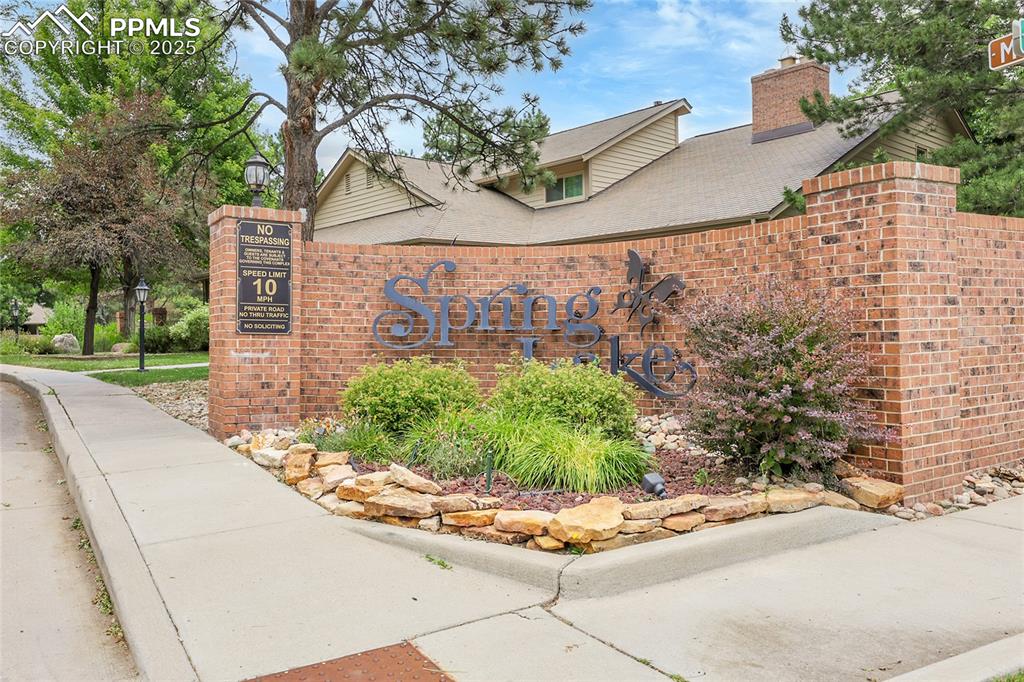 View of community / neighborhood sign