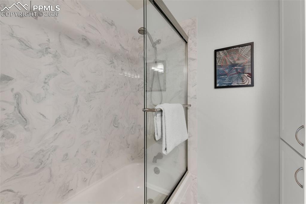 Elegant Manstone Shower Surround