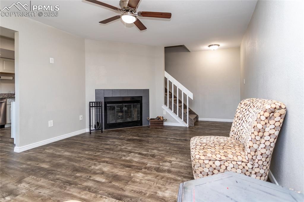 Living Room with fireplace