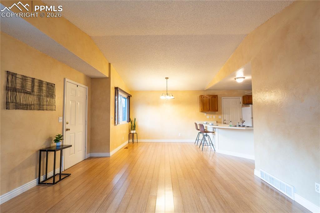 961 Columbine Avenue photo 2