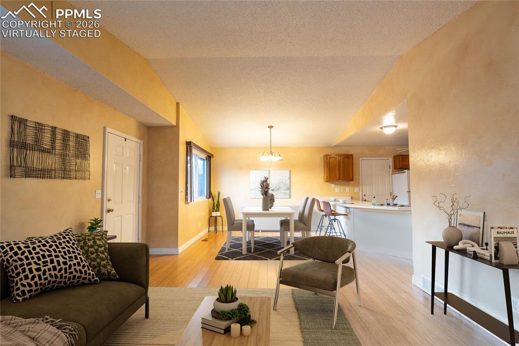 961 Columbine Avenue photo 3