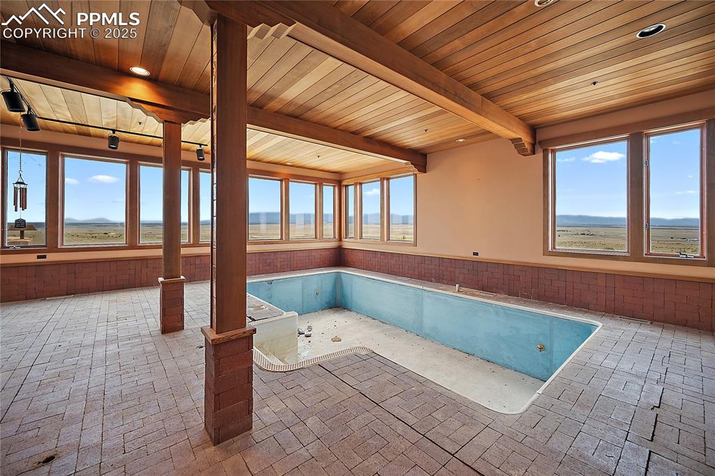 View of swimming pool featuring a mountain view
