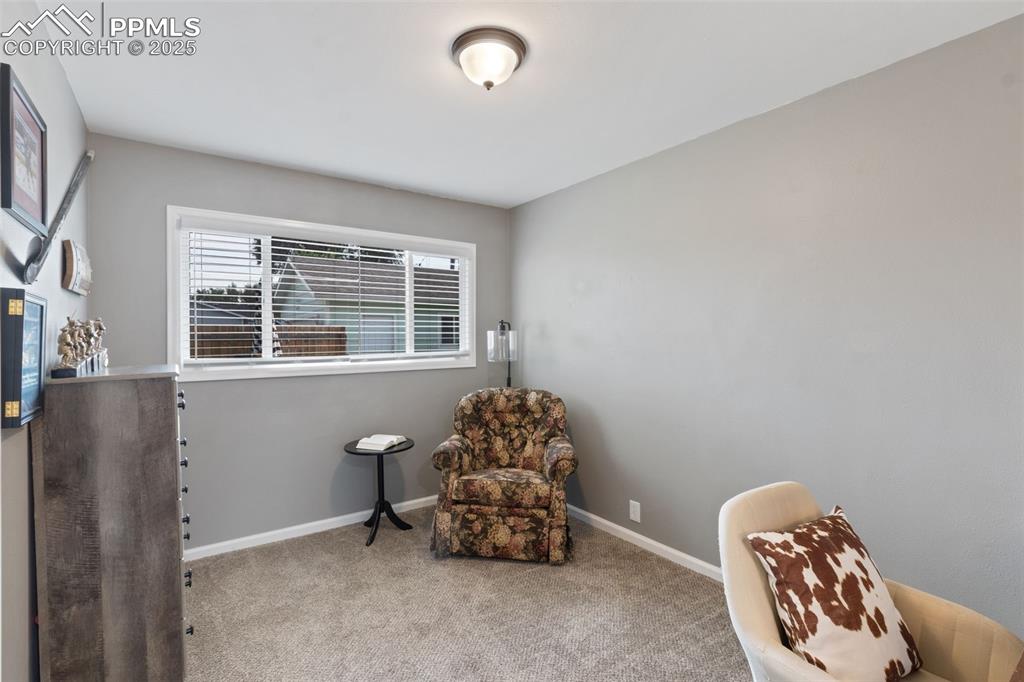 2ND BEDROOM WITH WINDOW TO BACKYARD