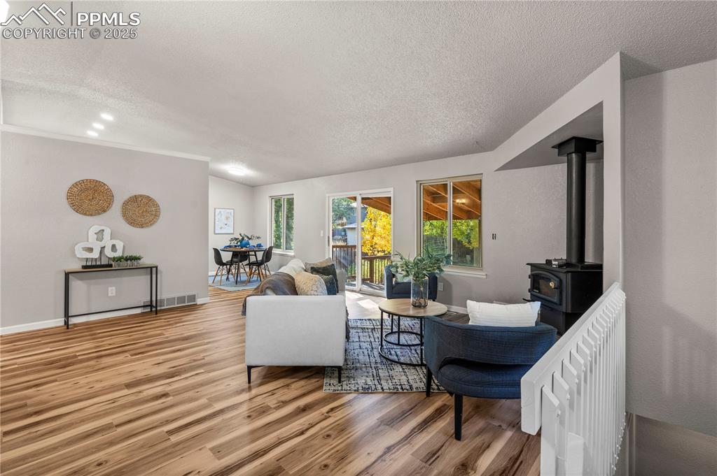 225 W Navajo Street photo 2