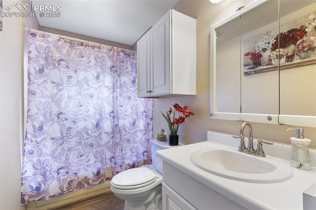 Bathroom with vanity and shower / bathtub combination with curtain