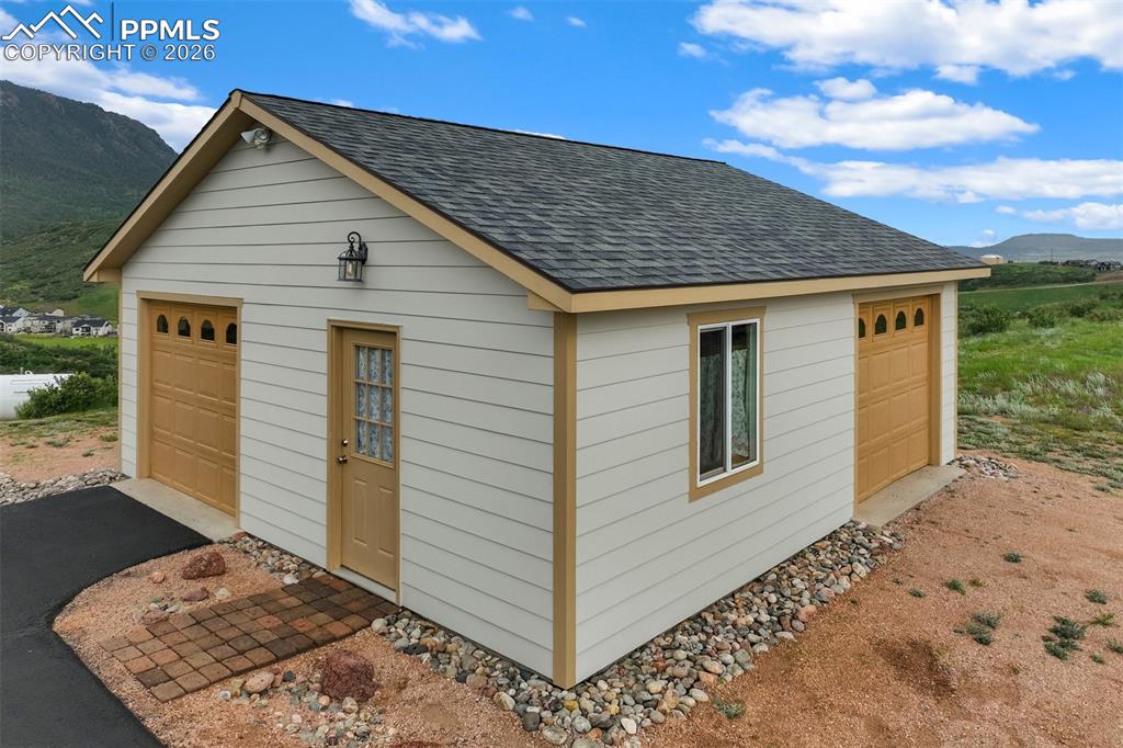 Detached 2 car garage