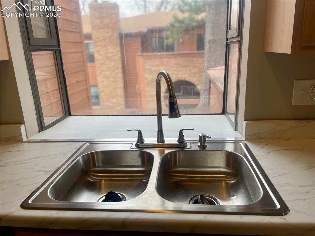 Garden window would be a great place for you live herbs plants!