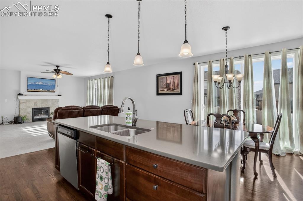 Kitchen island quartz counter top