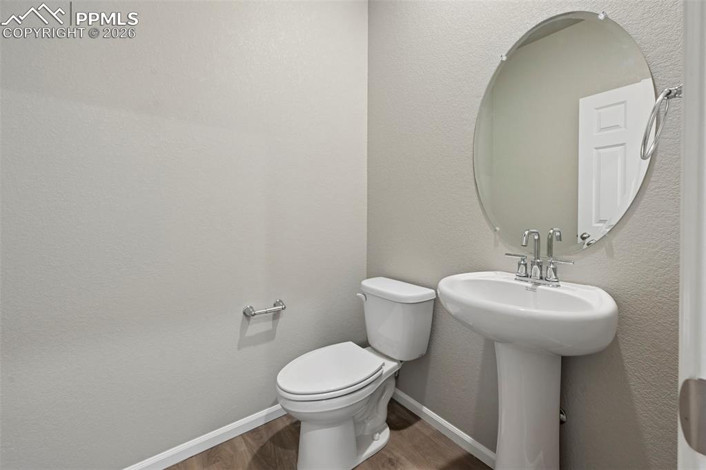 Main floor 1/2 bathroom