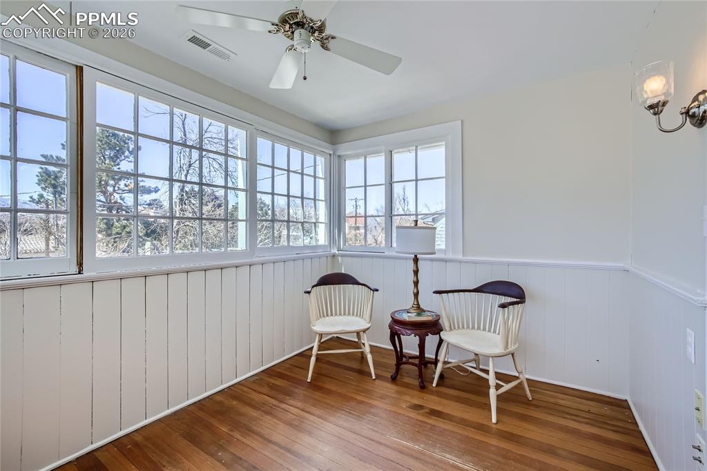 Sunroom with ceiling fan