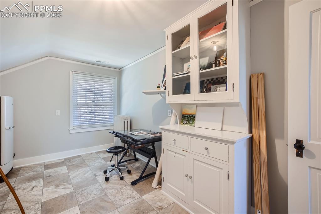 Art Studio with ornamental molding