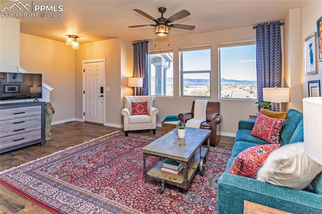 Open & Bright w/ views