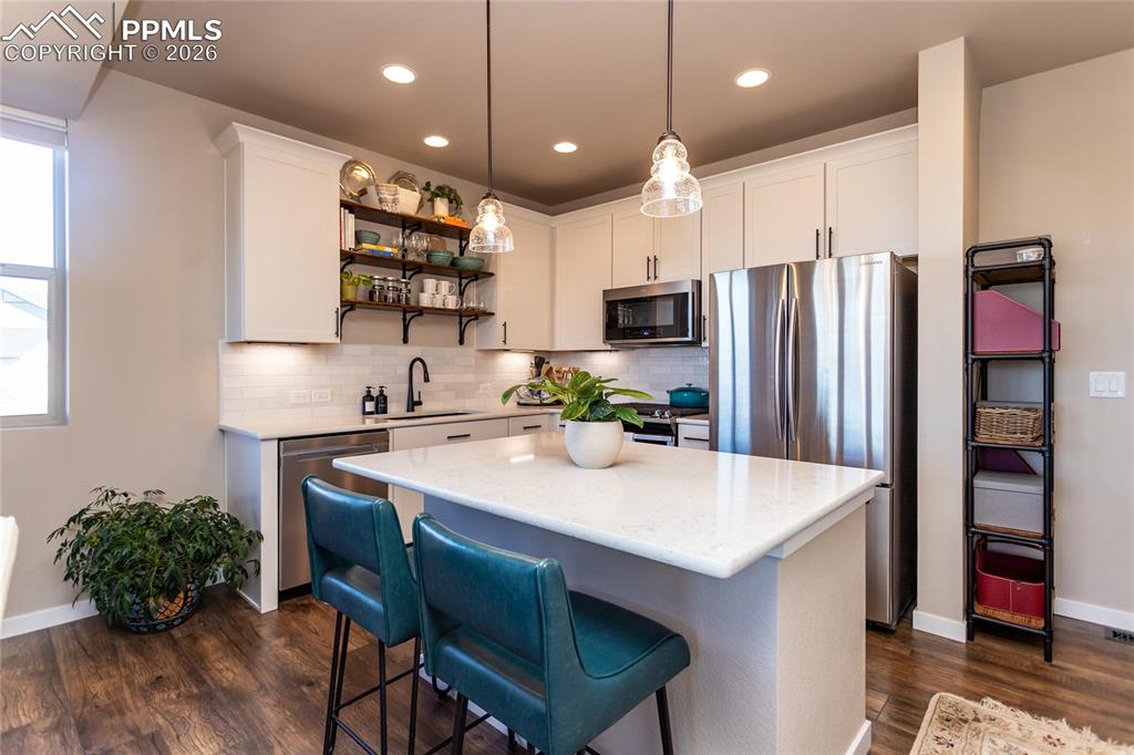 Great Breakfast Bar & Work Space