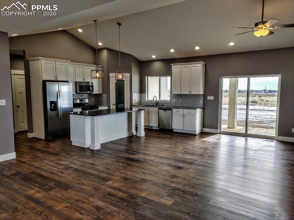 697 E Cabaret Drive photo 3