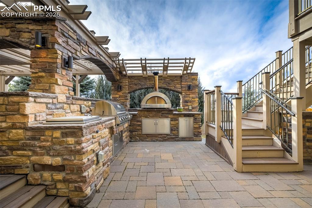 Stunning outdoor kitchen perfect for entertaining
