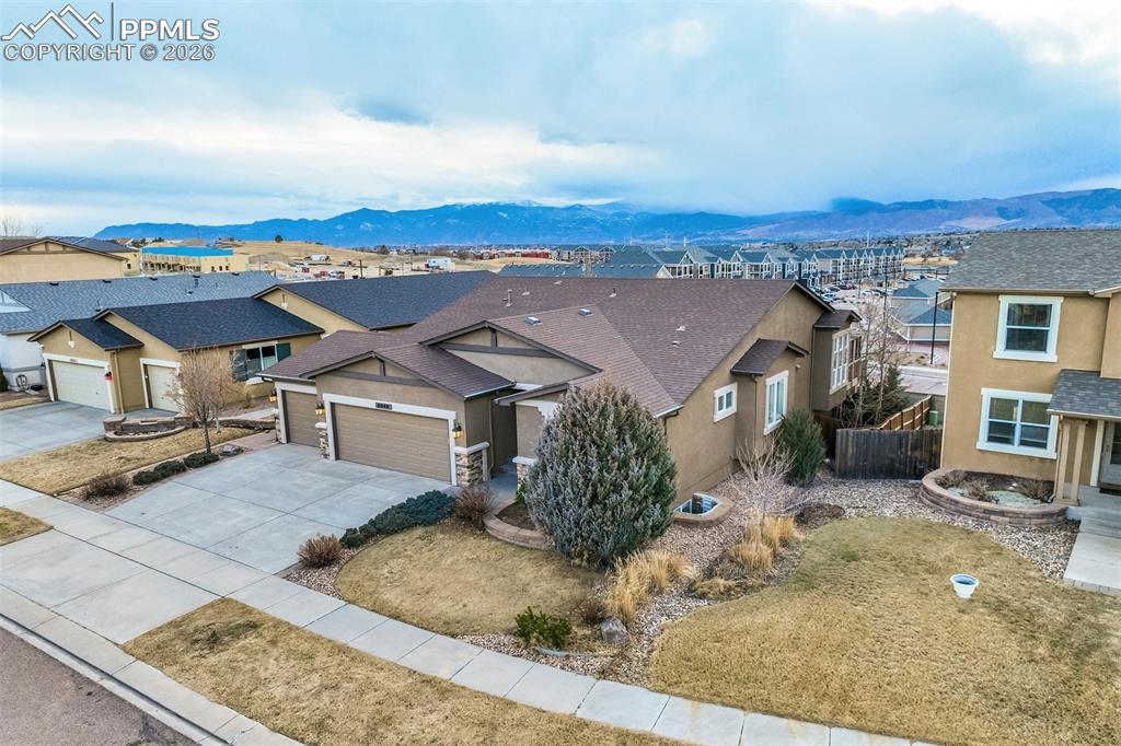 Enjoy the lovely landscaping and mountain views! 